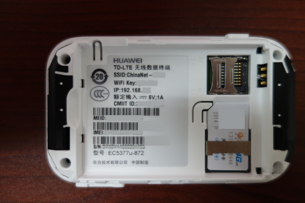 Huawei EC5377。裏蓋をあけたところ。