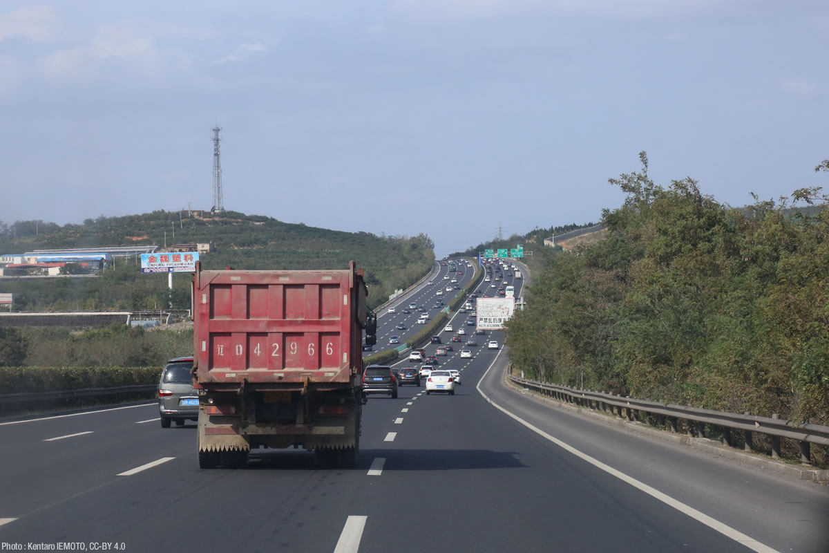 ひたすら高速道路で走る。