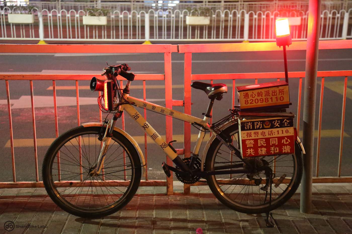 これは停車している車両を勝手に撮った。ピカピカと光っている。